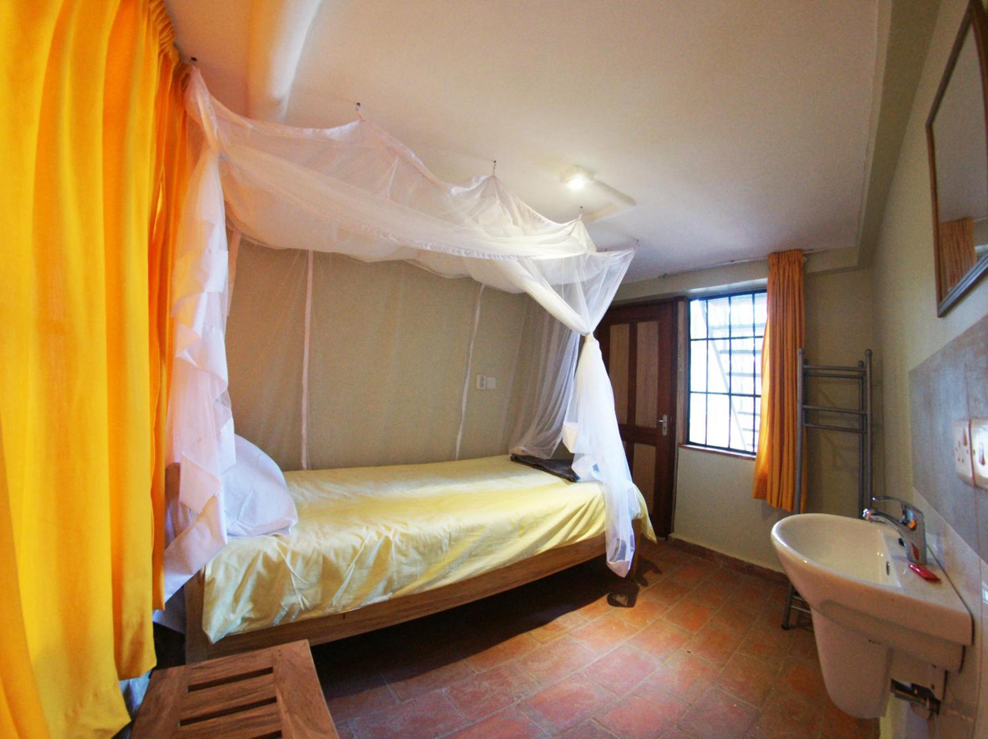 Yellow Haven Lodge Kampala Room photo